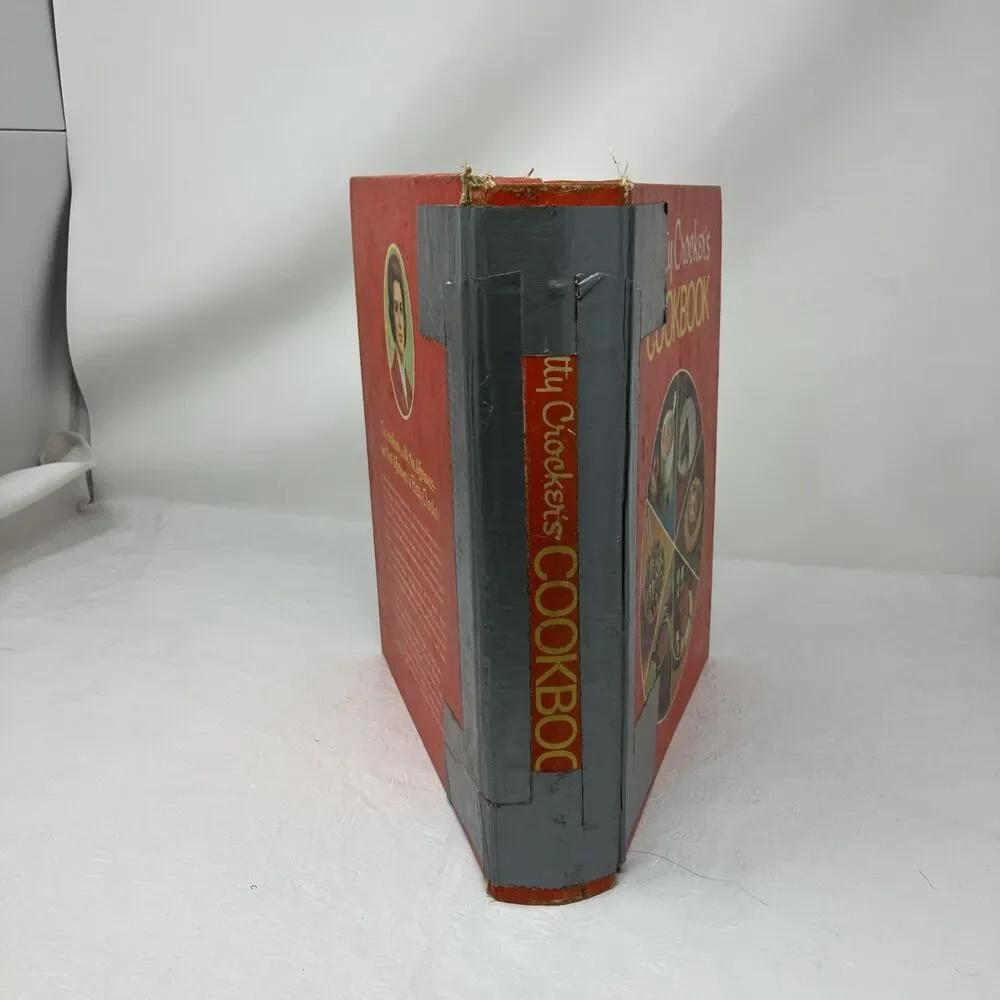 VTG 1973 Betty Crocker's Cookbook  Red Pie Cover 5-Ring Binder FLAWED DAMAGE